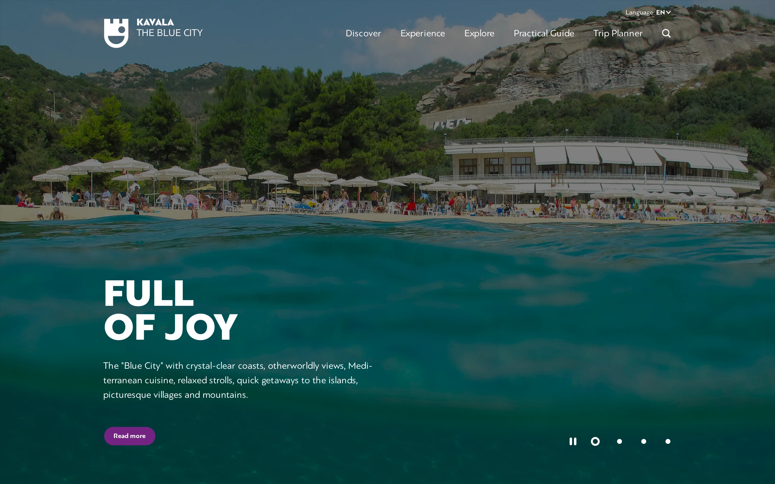 visitkavala.gr – Seite „Full of Joy“ mit Strandpanorama