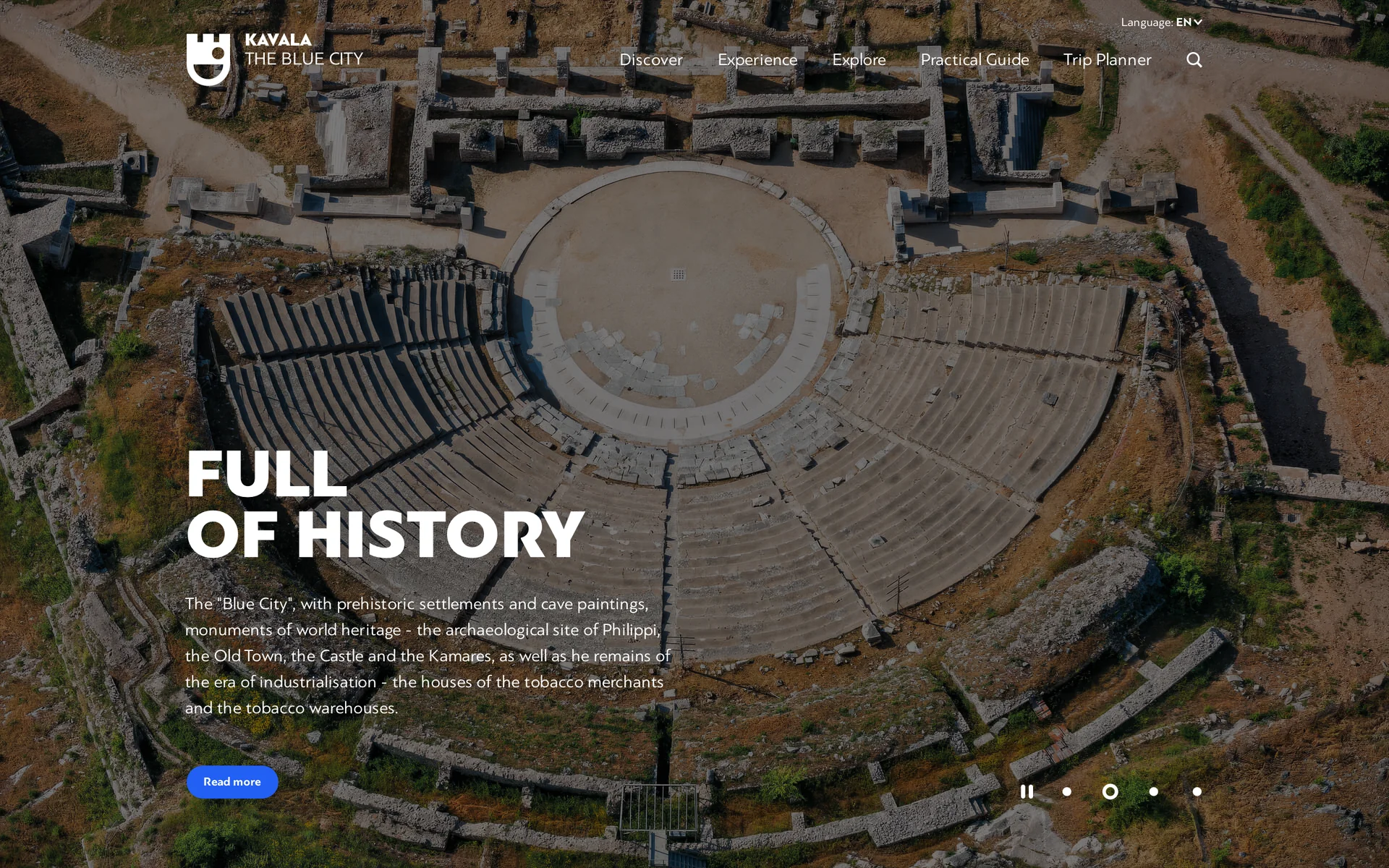 visitkavala.gr – Seite „Full of History“ mit Luftbild des antiken Theaters