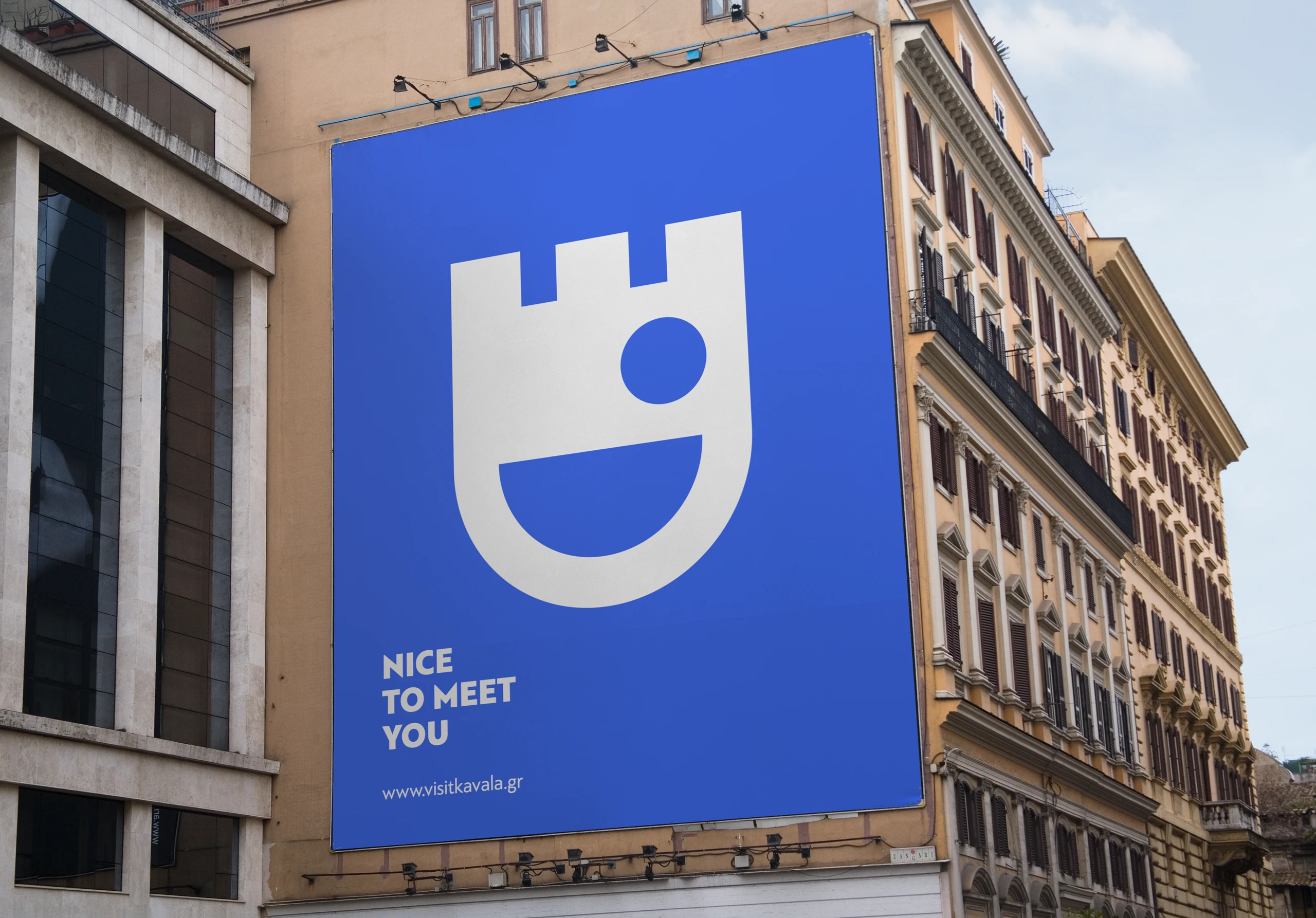 visit kavala – large-format billboard on a building facade